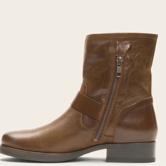 Frye Veronica short boot in brown. NWOT aged leather. Size 6. - Picture 3 of 5